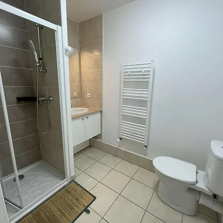 Neuf Avec Terrasse Proche Et Centre, Parking Prive Inclus - Fr-1-250-185 *