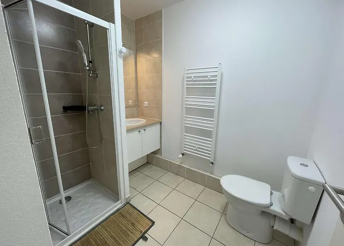 Neuf Avec Terrasse Proche Et Centre, Parking Prive Inclus - Fr-1-250-185 *