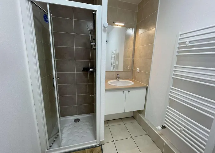 Neuf Avec Terrasse Proche Et Centre, Parking Prive Inclus - Fr-1-250-185 * Le Grau-du-Roi