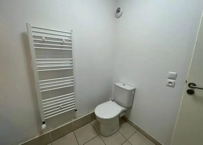 Neuf Avec Terrasse Proche Et Centre, Parking Prive Inclus - Fr-1-250-185 Daire *
